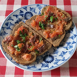 Brood met tomatenpulp, zoute ansjovis en basilicum Marcel Maassen recept